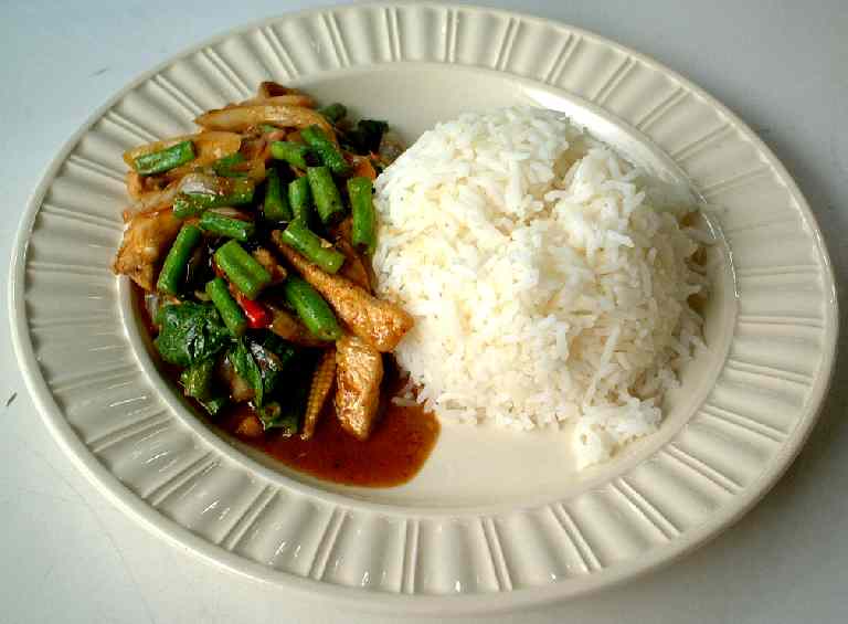 [料理の写真] タイ形式の辛い鶏肉カレー・ライス