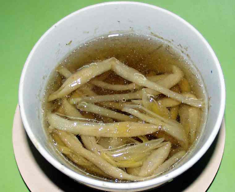 [料理の写真] 蒸した中国の花と豚の肋骨肉（骨付きカルビ）のスープ