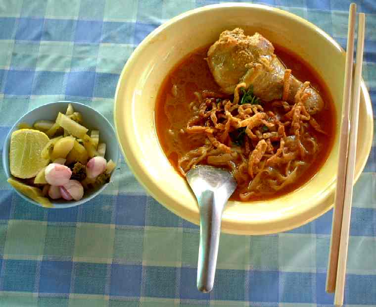 [料理の写真]カーオ・ソイ（イスラム風カレー麺）