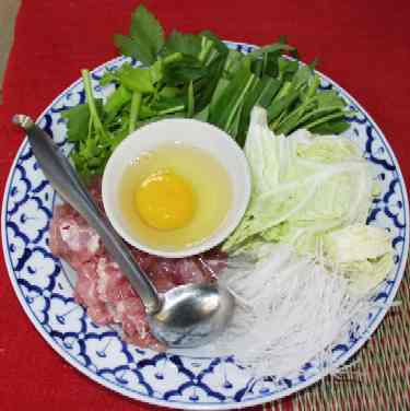 [料理の写真] イサン風タイスキの食材