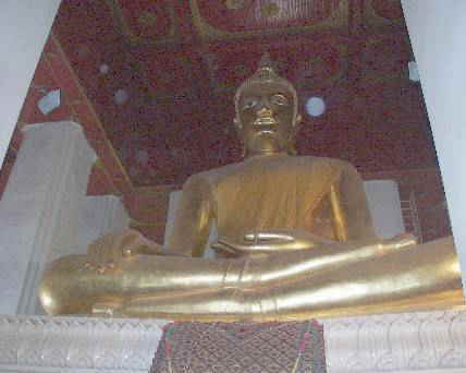ブロンズ製ではタイ最大の仏像